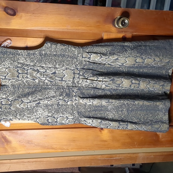 RW & Co* sleeveless round neck metallic snake print mid length dress size 12 - Picture 11 of 11